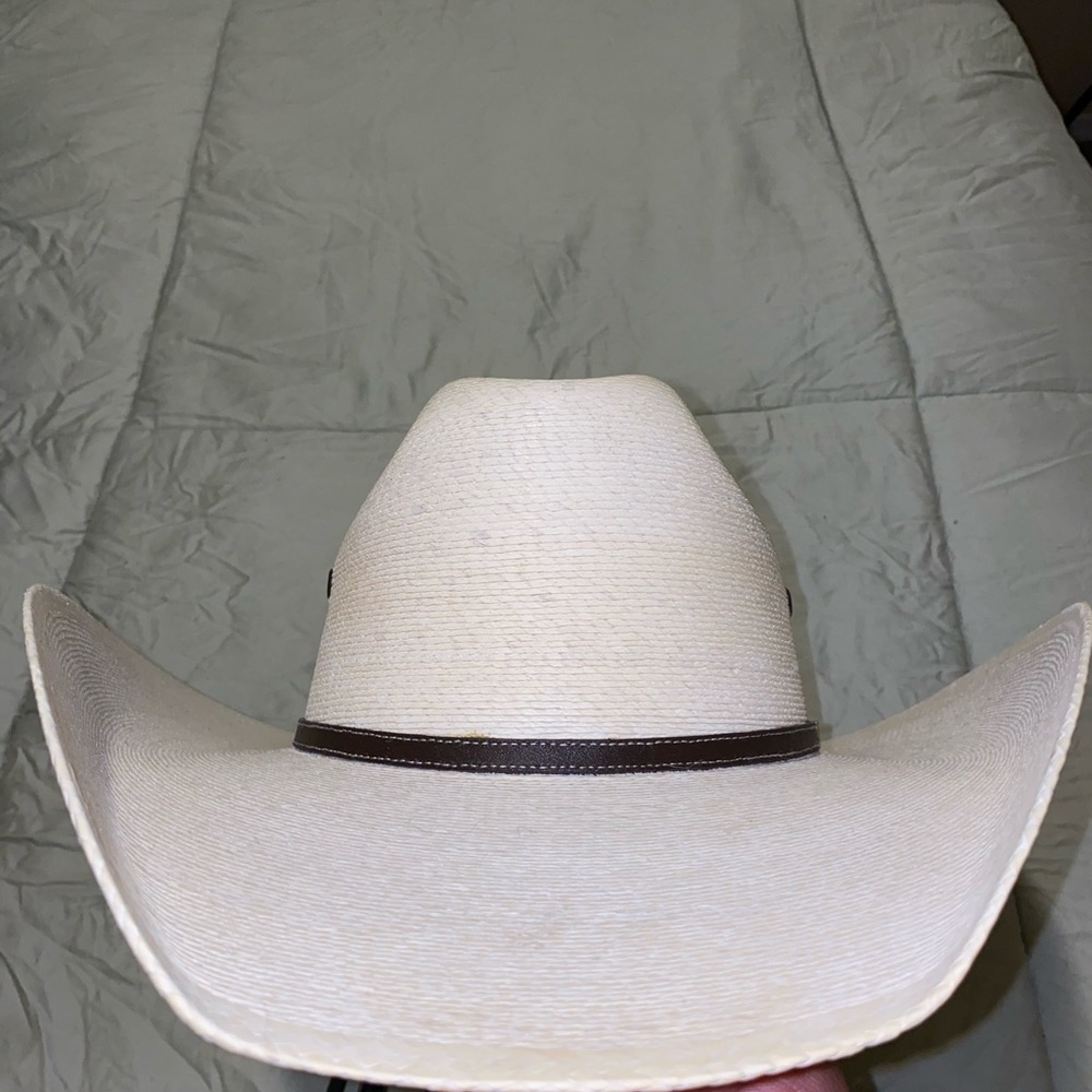 Like new hat Atwood thoroughbred